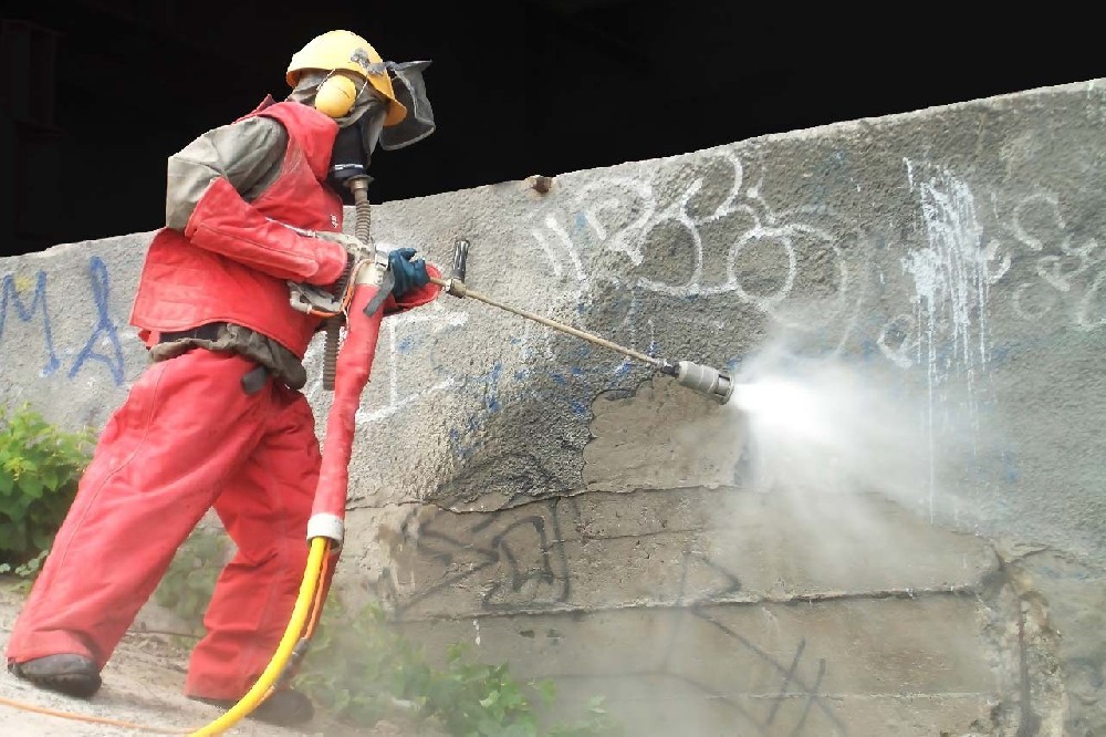 用“高壓水槍”清除窯尾上升煙道等處結(jié)皮技術(shù)與應(yīng)用